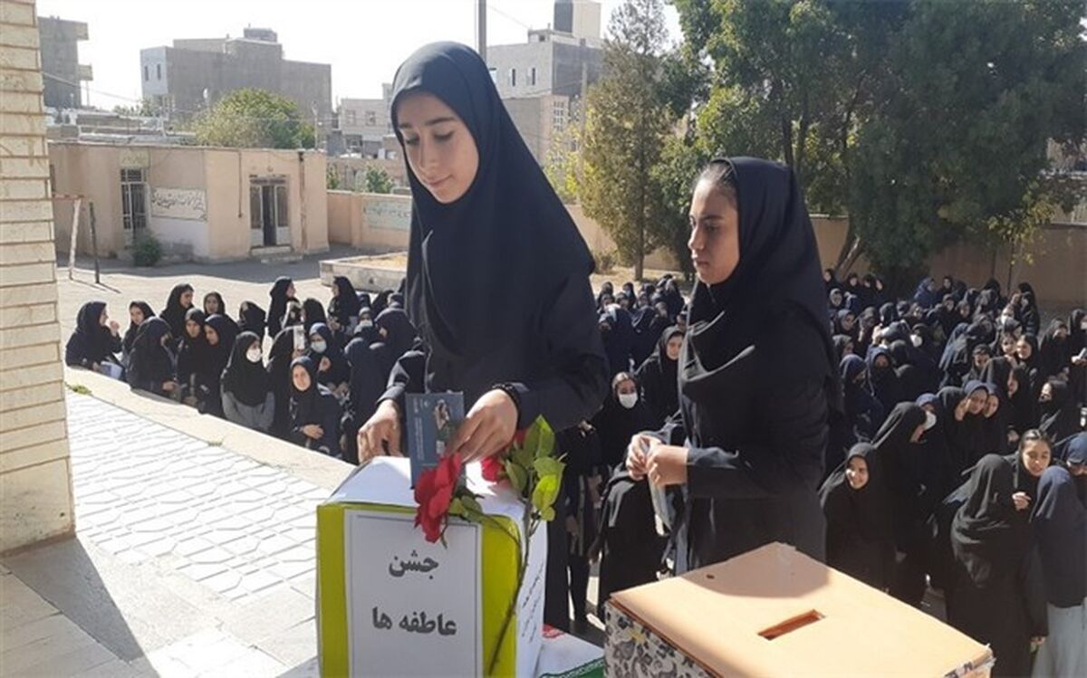 جشن عاطفه‌ها در مدارس شهرستان ایجرود برگزار شد