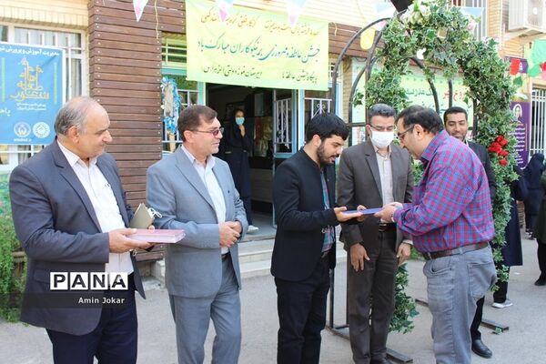 حضور رئیس سازمان دانش‌آموزی استان فارس در مراسم شور عاطفه‌ها