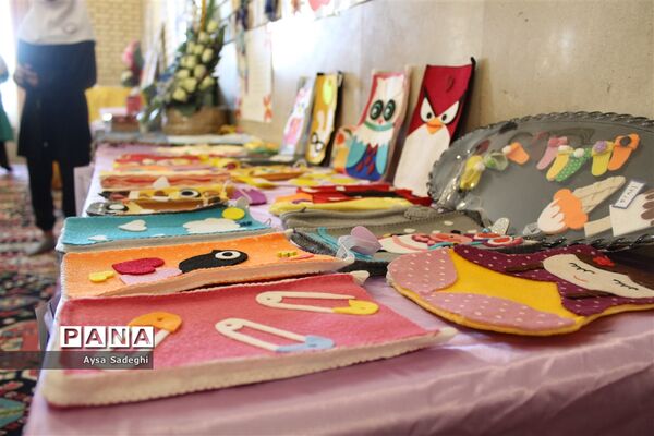 جشن عاطفه‌ها در دبستان حاج سید‌ابراهیم بوشهری