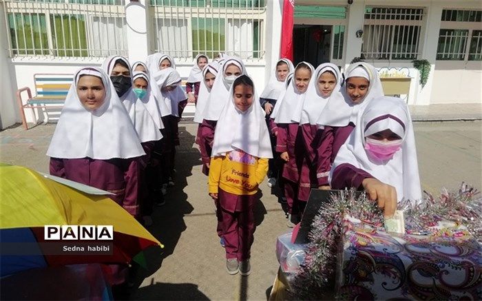 جشن عاطفه‌ها تمرین مهربانی در مدارس‌ برای ساخت جامعه‌ای انسانی است/ فیلم