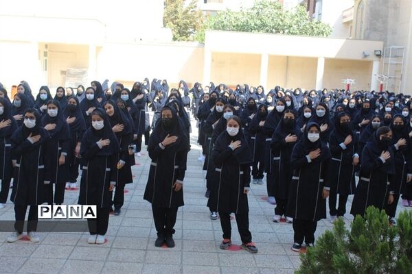 شور و نشاط مهرورزی دانش‌آموزان در اولین روزهای آغازین سال تحصیلی در مدارس شیراز