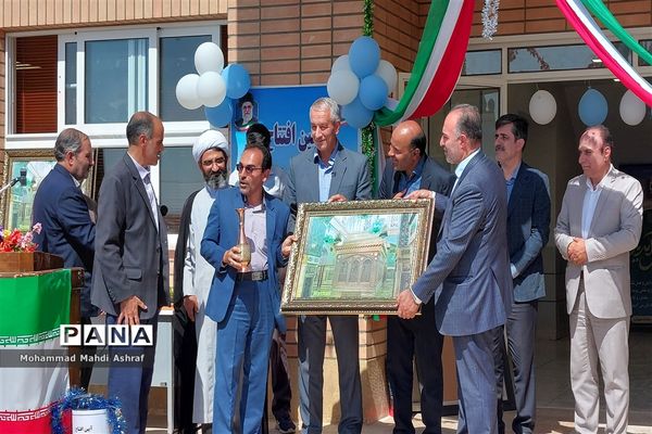 افتتاح مدرسه خیرساز در مسکن مهر قائمیه نایین