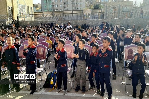 جشن شکوفه‌های دبستان پسرانه احدیان
