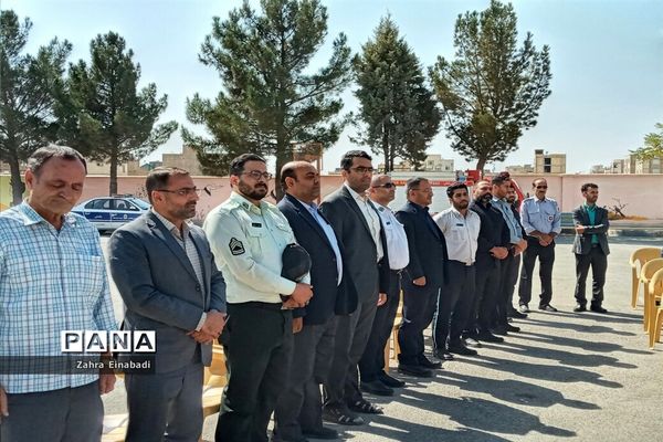 جشن عاطفه‌ها در دبستان مزرعه صفادشت