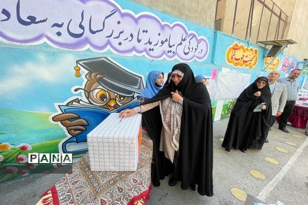 شور عاطفه‌ها، نماد همدلی و مهربانی دانش‌آموزان منطقه ۱۰