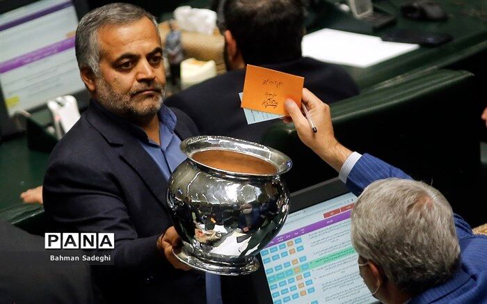 مجلس به زاهدی‌وفا برای تصدی وزارت کار اعتماد نکرد