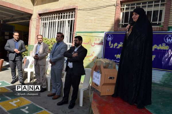 برگزاری آیین زنگ عاطفه‌ها در دبستان شهید دکتر دیالمه منطقه ۱۴