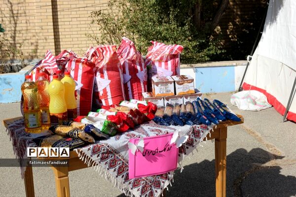 برگزاری جشن عاطفه‌ها در دبیرستان حضرت خدیجه ( س) فیروزکوه