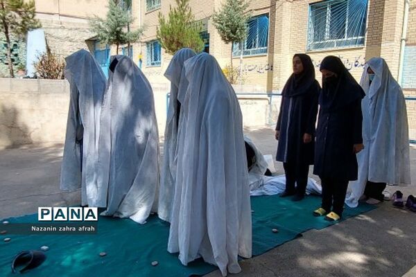 برگزاری نماز جماعت در مدارس رودهن