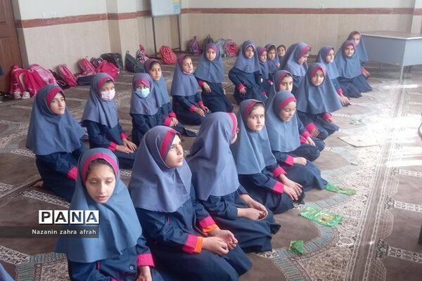 برگزاری نماز جماعت در مدارس رودهن