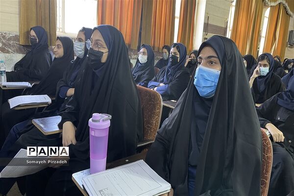 برپایی کرسی آزاد اندیشی در دبیرستان دخترانه شاهد رضوان ناحیه یک اهواز
