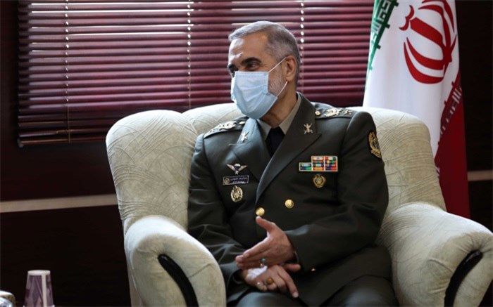 وزیر دفاع: شهید همدانی همانند شهید حاج قاسم سلیمانی در تاریخ ایران اسلامی جاودان خواهد ماند