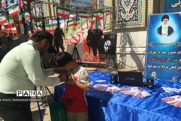 حضور پر شور دانش‌آموزان آموزش و پرورش ناحیه 2 شیراز در مراسم نماز جمعه