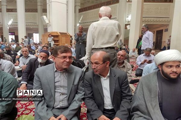 حضور پر شور دانش‌آموزان آموزش و پرورش ناحیه 2 شیراز در مراسم نماز جمعه