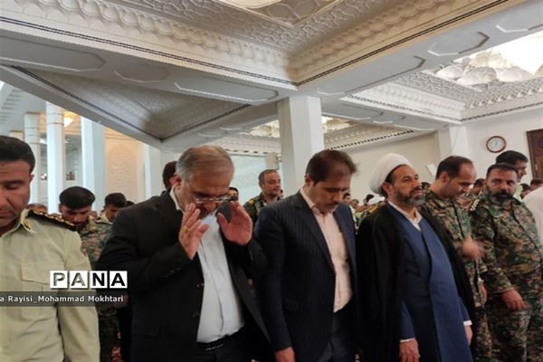 حضور پر شور دانش‌آموزان آموزش و پرورش ناحیه 2 شیراز در مراسم نماز جمعه