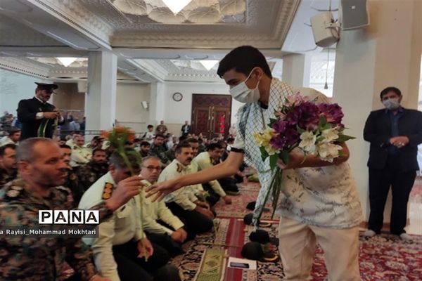 حضور پر شور دانش‌آموزان آموزش و پرورش ناحیه 2 شیراز در مراسم نماز جمعه