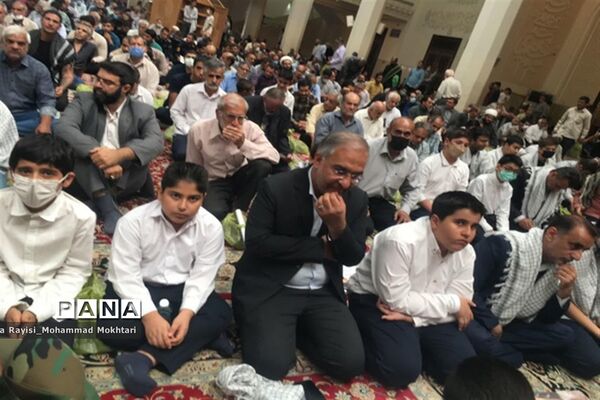 حضور پر شور دانش‌آموزان آموزش و پرورش ناحیه 2 شیراز در مراسم نماز جمعه