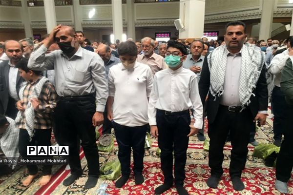 حضور پر شور دانش‌آموزان آموزش و پرورش ناحیه 2 شیراز در مراسم نماز جمعه