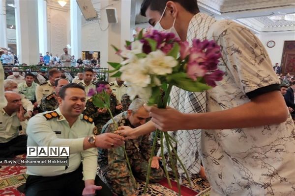 حضور پر شور دانش‌آموزان آموزش و پرورش ناحیه 2 شیراز در مراسم نماز جمعه