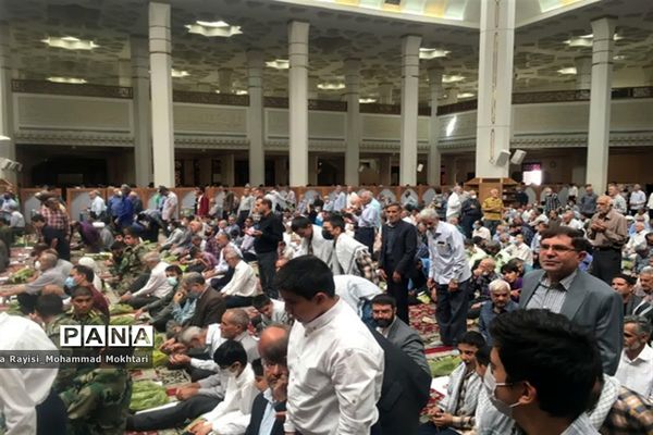 حضور پر شور دانش‌آموزان آموزش و پرورش ناحیه 2 شیراز در مراسم نماز جمعه
