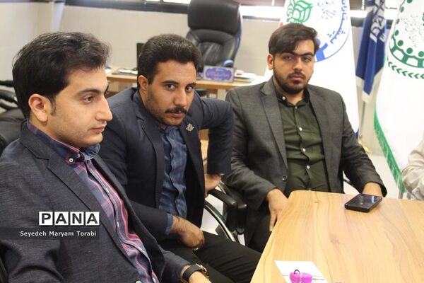 نشست تبیینی رئیس بسیج فرهنگیان فارس با اعضای قرارگاه شهید اسکندری سازمان دانش‌آموزی استان فارس