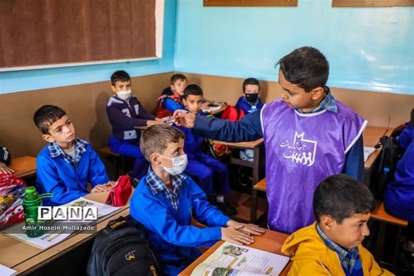 یک روز با دانش‌آموزان مدرسه شهید‌فهمیده