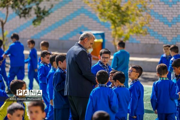 یک روز با دانش‌آموزان مدرسه شهید‌فهمیده