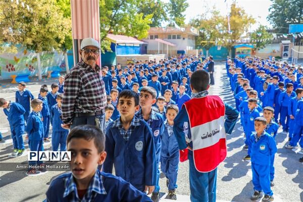 یک روز با دانش‌آموزان مدرسه شهید‌فهمیده