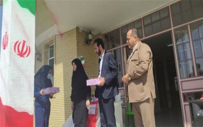 تجلیل از معلمان مدرسه شاهد آل یاسین خرمدره به‌مناسبت روز جهانی معلم