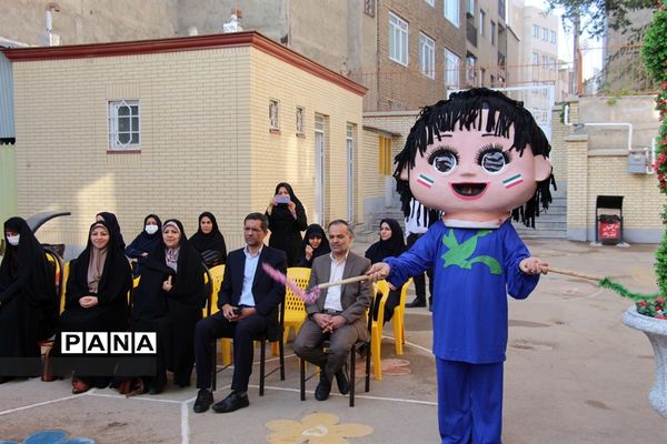 هفته ملی کودک در مدرسه شهید‌اخوان استان همدان