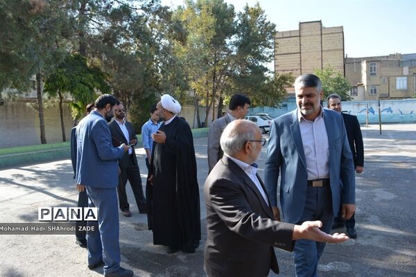 مراسم مهر عاطفه‌ها با شعار «با هم مشق مهربانی بنویسیم» در دبستان پسرانه طیب -مشهد