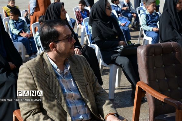 مراسم مهر عاطفه‌ها با شعار «با هم مشق مهربانی بنویسیم» در دبستان پسرانه طیب -مشهد