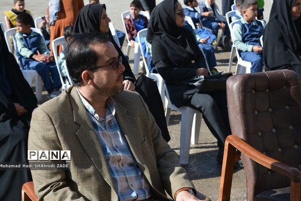 مراسم مهر عاطفه‌ها با شعار «با هم مشق مهربانی بنویسیم» در دبستان پسرانه طیب -مشهد