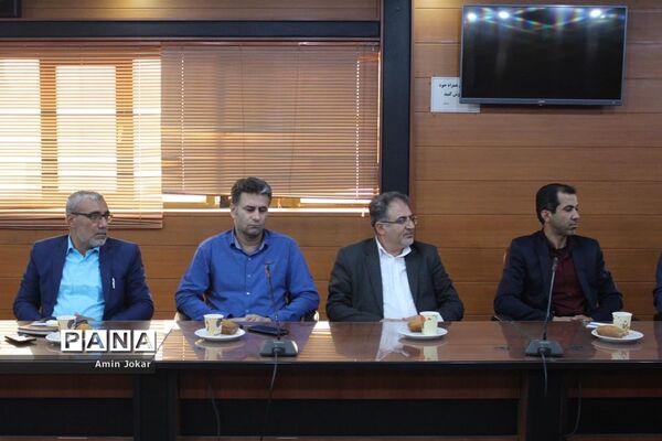 سلسله جلسات جهاد تبیین ویژه مربیان برتر سازمان دانش‌آموزی نواحی چهارگانه شیراز