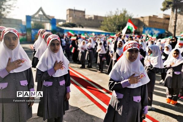 برگزاری جشن عاطفه‌ها با هدف ترویج همدلی از کودکی در دبستان دخترانه حضرت مریم (س)