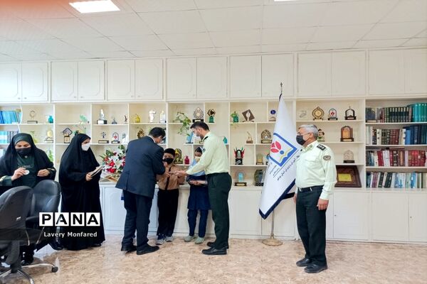 تجلیل از دانش‌آموزان برگزیده مسابقات نقاشی هفته فراجا استان بوشهر
