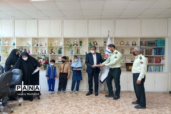 تجلیل از دانش‌آموزان برگزیده مسابقات نقاشی هفته فراجا استان بوشهر