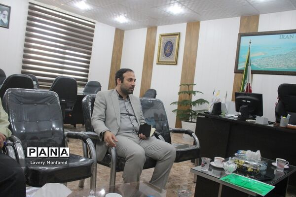 نشست معاون تربیت‌بدنی و سلامت آموزش و پرورش استان بوشهر با  رئیس هیات ورزش روستایی و بازی‌های بومی محلی استان