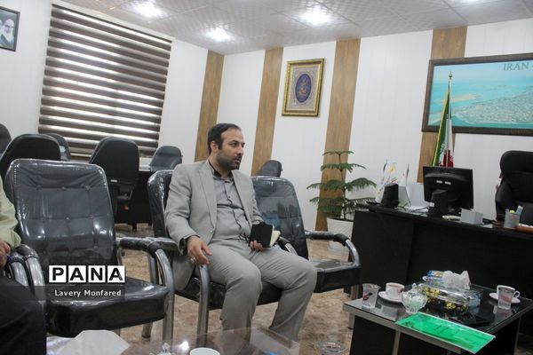 نشست معاون تربیت‌بدنی و سلامت آموزش و پرورش استان بوشهر با  رئیس هیات ورزش روستایی و بازی‌های بومی محلی استان