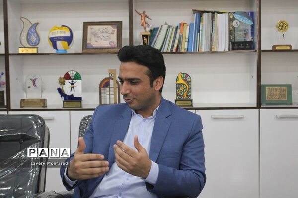 نشست معاون تربیت‌بدنی و سلامت آموزش و پرورش استان بوشهر با  رئیس هیات ورزش روستایی و بازی‌های بومی محلی استان