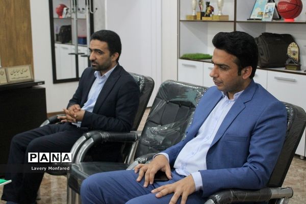 نشست معاون تربیت‌بدنی و سلامت آموزش و پرورش استان بوشهر با  رئیس هیات ورزش روستایی و بازی‌های بومی محلی استان