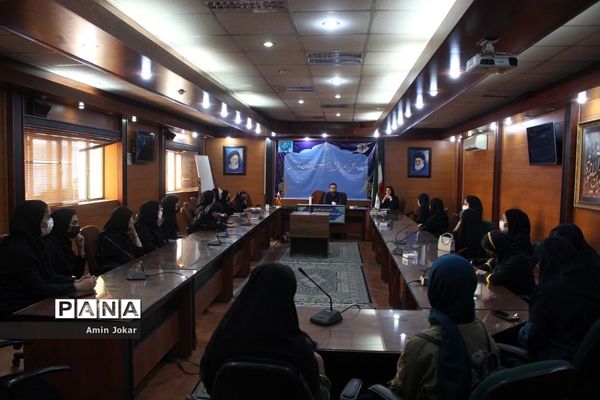 برگزاری نشست تبیینی سواد رسانه‌ای ویژه دانش‌آموز‌خبرنگاران خبرگزاری پانا فارس