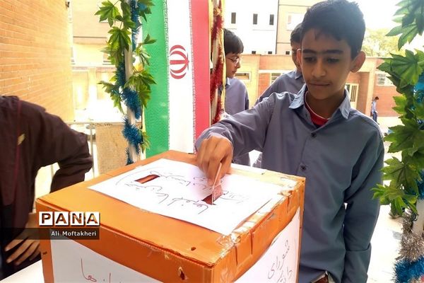 برگزاری جشن عاطفه‌ها در دبیرستان نمونه دولتی انصارالمهدی قرچک