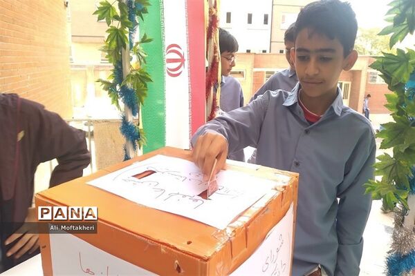 برگزاری جشن عاطفه‌ها در دبیرستان نمونه دولتی انصارالمهدی قرچک
