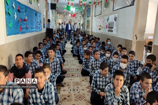 برگزاری جشن هفته وحدت در آموزش و پرورش‌ ناحیه ۴ شیراز