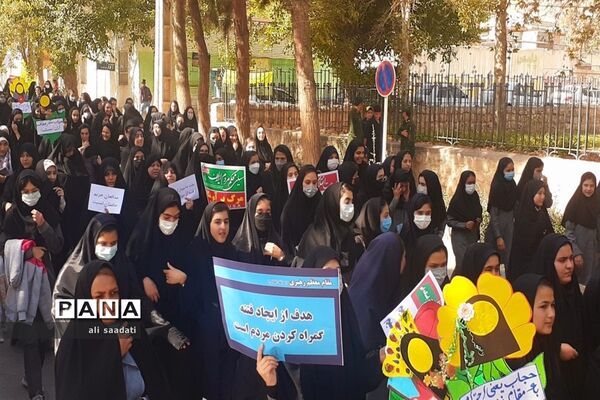 خروش دانش‌آموزان شهر کلات در پاسخ به اغتشاشات اخیر در کشور