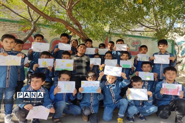 برپایی نمایشگاه نقاشی در دبستان ولی محمدی صفادشت