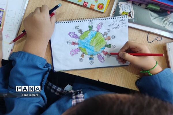 برپایی نمایشگاه نقاشی در دبستان ولی محمدی صفادشت