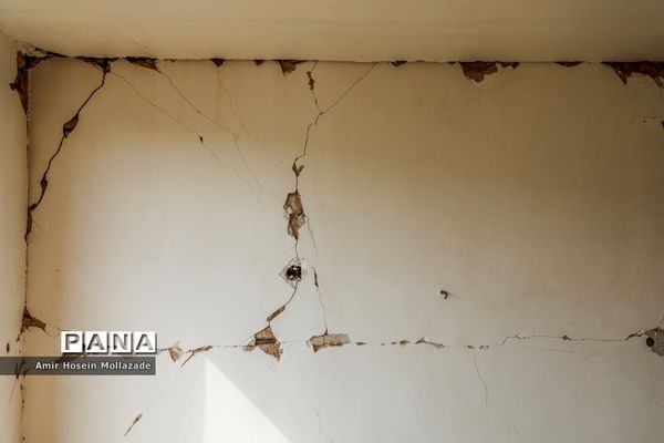 مناطق زلزله زده خوی؛ آغاز عملیات آواربرداری