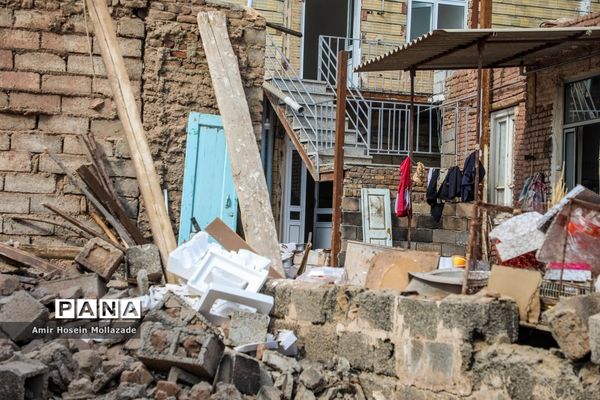 مناطق زلزله زده خوی؛ آغاز عملیات آواربرداری